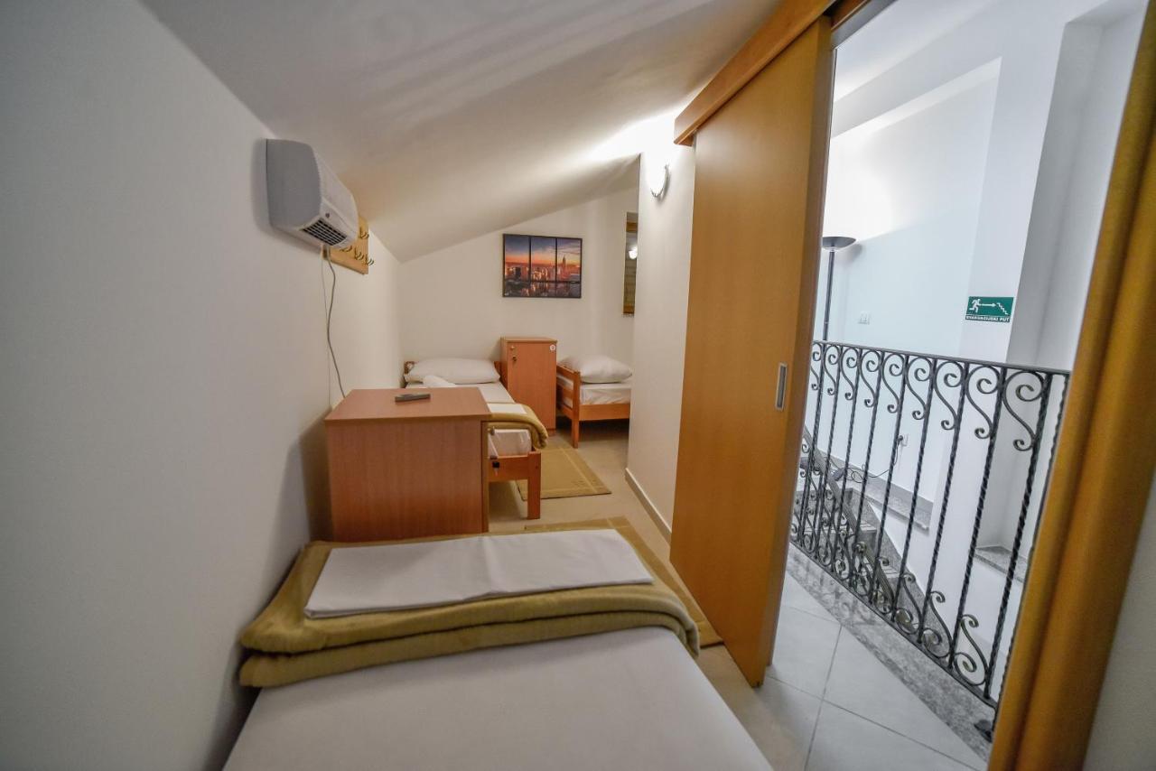 Hostel Sinj Exterior photo