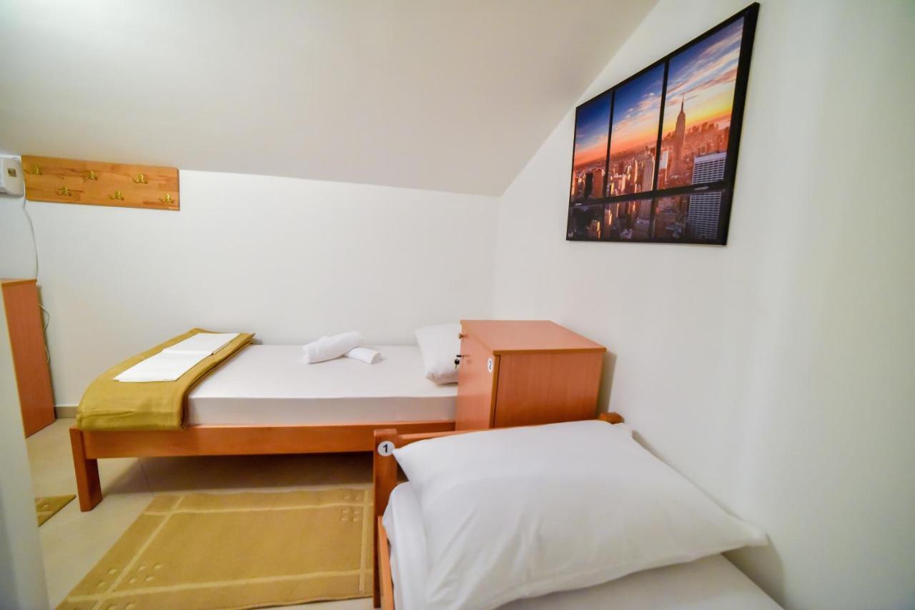 Hostel Sinj Exterior photo