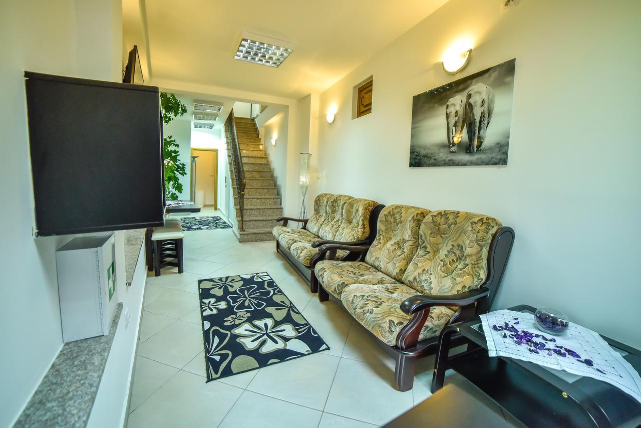 Hostel Sinj Exterior photo