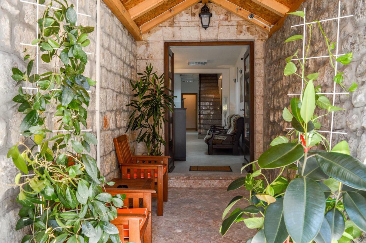 Hostel Sinj Exterior photo
